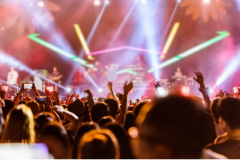 阔别已久的滨江地摊又来